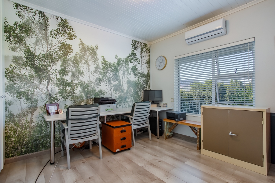 5 Bedroom Property for Sale in Uitsig Western Cape